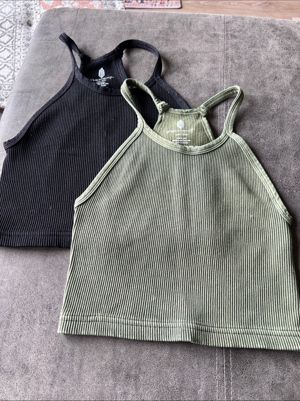 NEW! WMNS. Classic Free People set of 2 Ribbed Crop Tank Tops. Olive green & blk